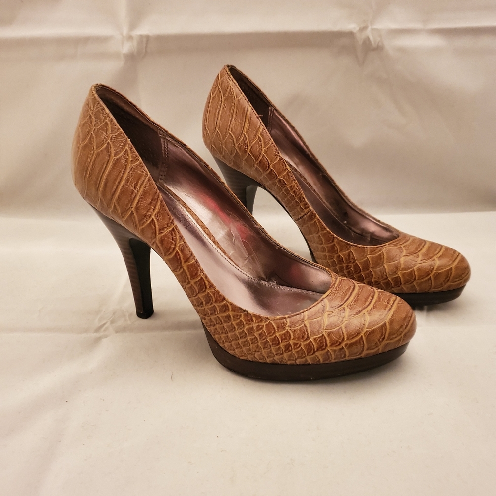 Womens Brown Heels- Size: 7.5